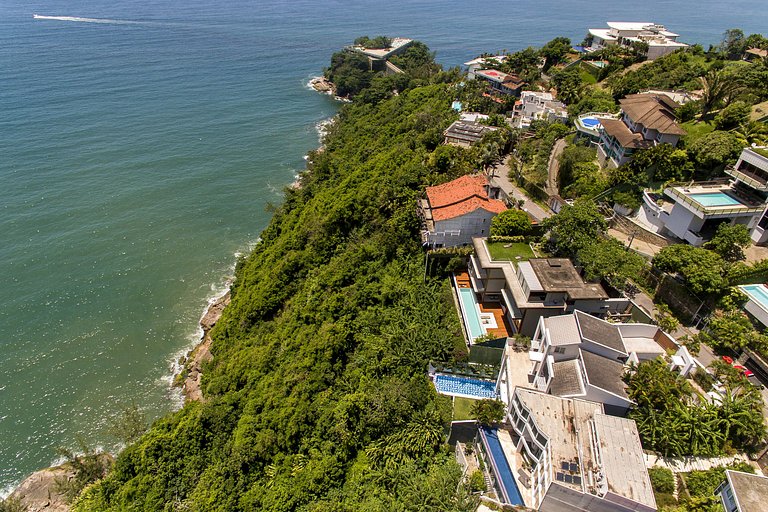 Rio012 - 5 suites mansion with pool in front of the sea