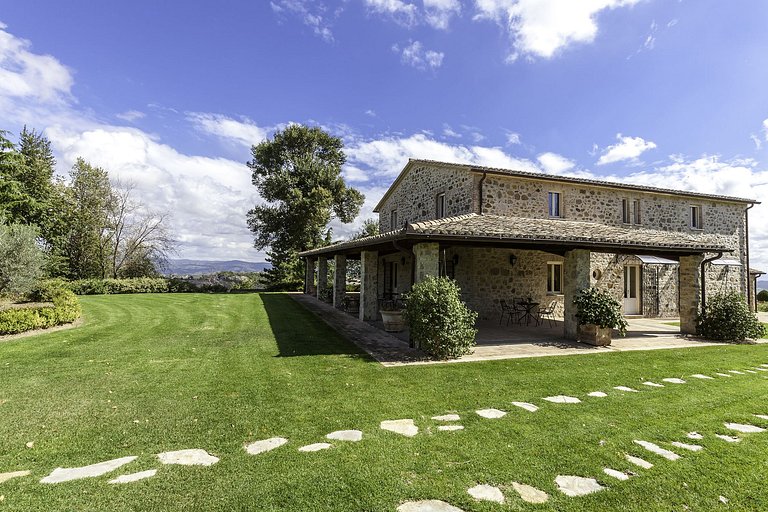 Umb008 - Splendid villa, Umbrian farming estate