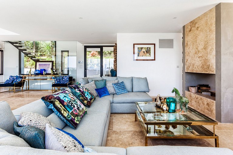 Azu008 - Elegant Luxurious Villa on the French Riviera