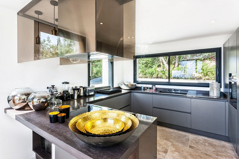 Azu008 - Elegant Luxurious Villa on the French Riviera