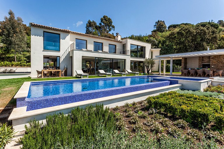 Azu008 - Elegant Luxurious Villa on the French Riviera