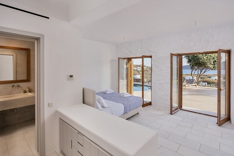 Cyc052 - Villa by the Panormos Bay, Mykonos