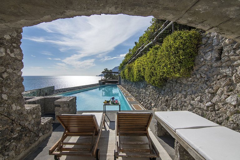 Cam010 - Modern luxurious villa in Amalfi Coast