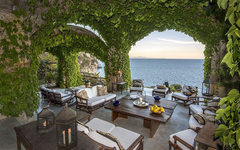 Cam010 - Modern luxurious villa in Amalfi Coast