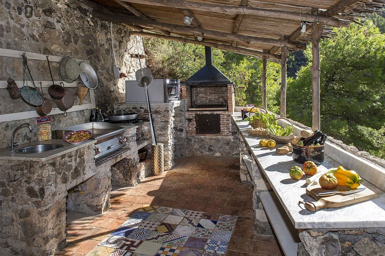 Cam010 - Modern luxurious villa in Amalfi Coast