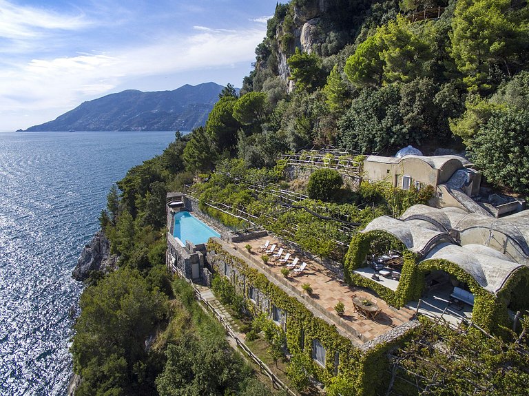 Cam010 - Modern luxurious villa in Amalfi Coast