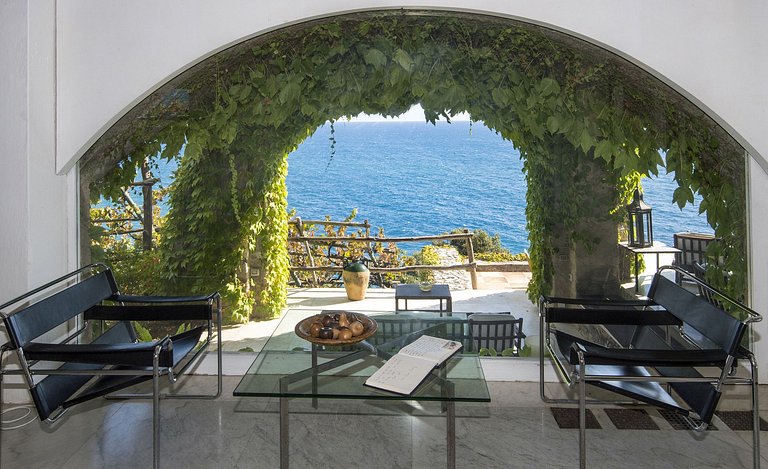 Cam010 - Modern luxurious villa in Amalfi Coast