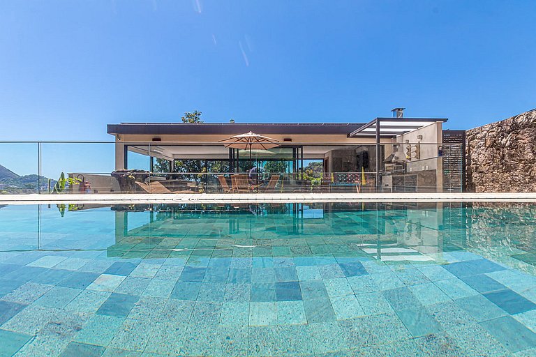 Rio057 - Fantástica villa com piscina no Jardim Botânico