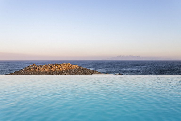 Cyc062 - Modern villa by Glyfadi Cove, Mykonos