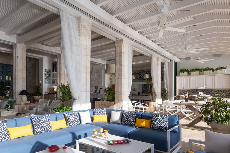 Can002 - Beachfront Private Villa in Cancun