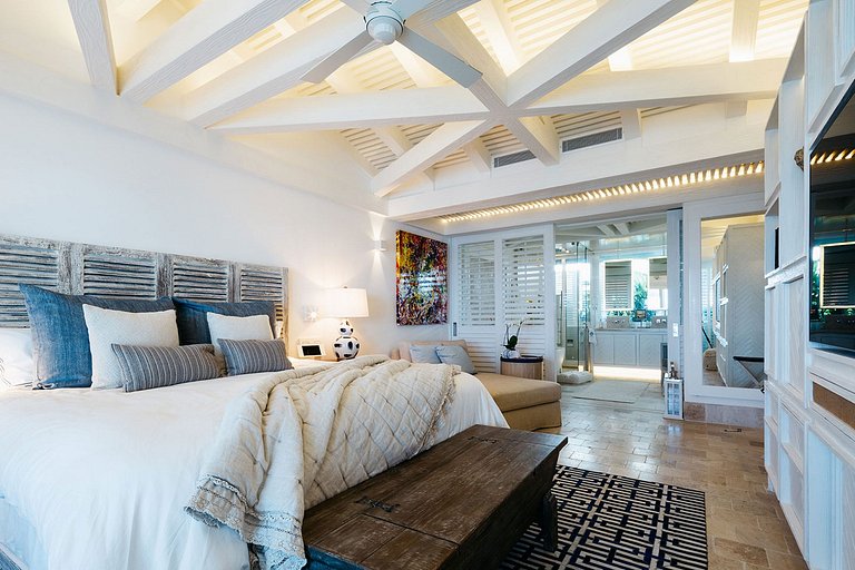 Can002 - Beachfront Private Villa in Cancun
