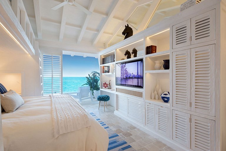 Can002 - Beachfront Private Villa in Cancun