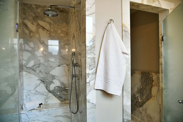 Tus017 - Apartamento Grande de Luxo com Terraço