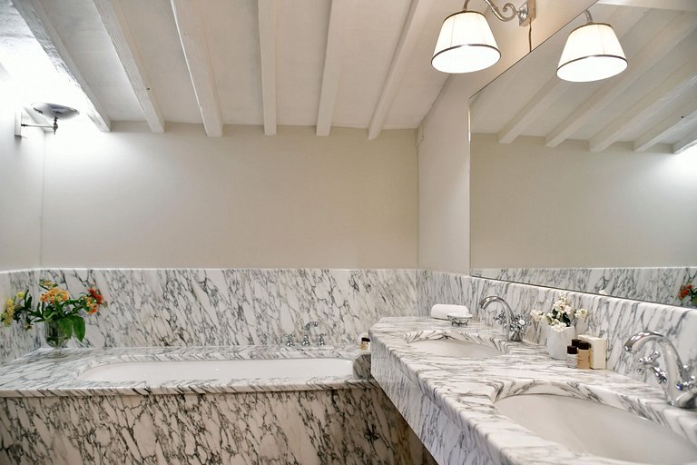Tus017 - Apartamento Grande de Luxo com Terraço