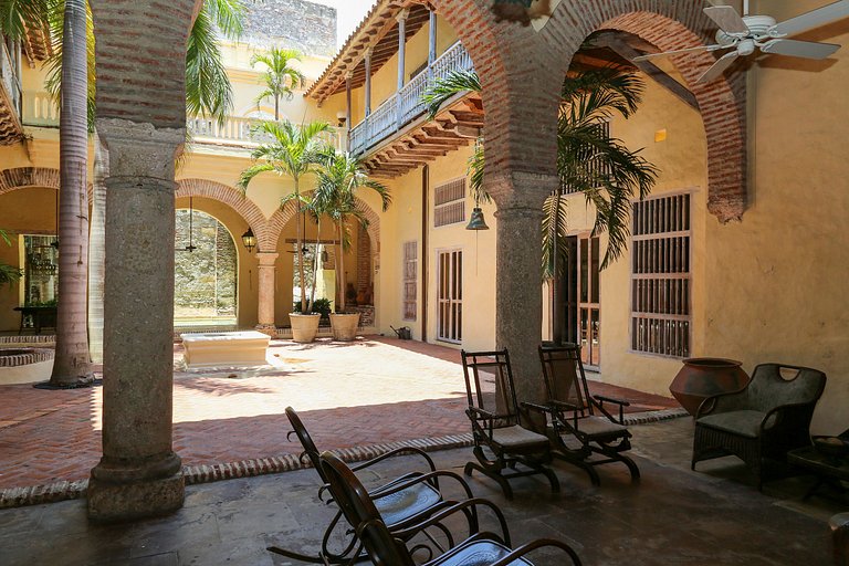 Car053 - Stunning house in the Historic Center of Cartagena