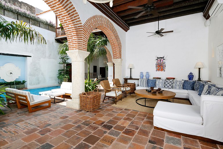 Car011 - Magnificent colonial house with pool in Cartagena