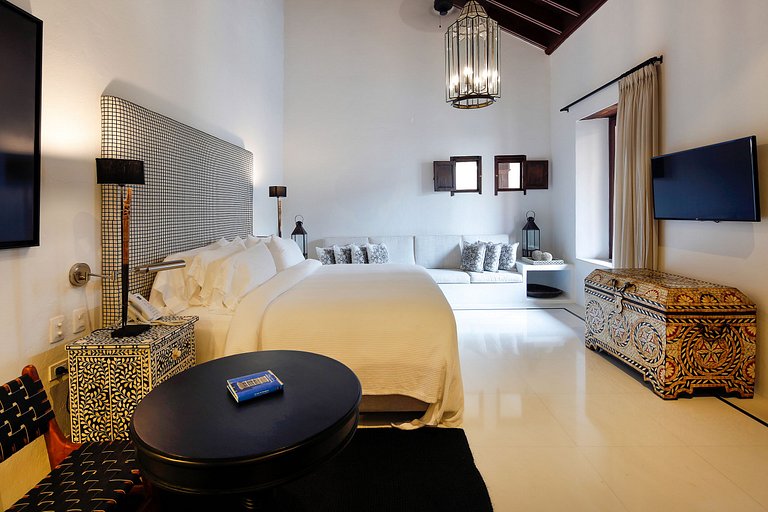 Car011 - Magnificent colonial house with pool in Cartagena