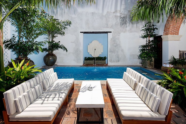 Car011 - Magnificent colonial house with pool in Cartagena