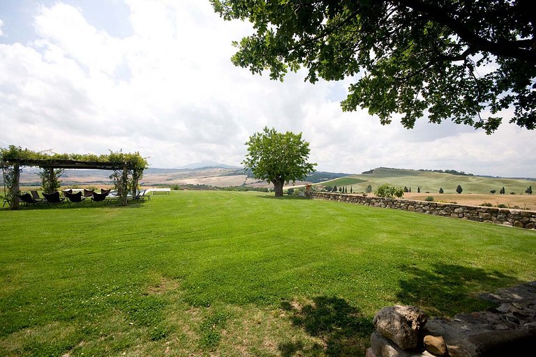 Tus003 - Villa surrounded by rolling hills, Tuscany