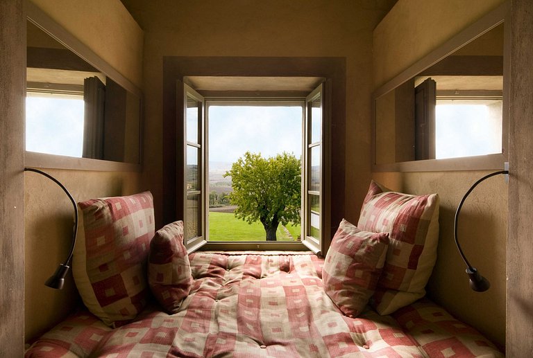 Tus003 - Villa surrounded by rolling hills, Tuscany