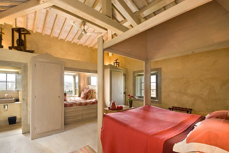Tus003 - Villa surrounded by rolling hills, Tuscany