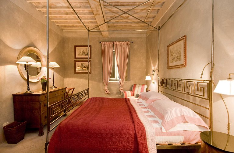 Tus003 - Villa surrounded by rolling hills, Tuscany