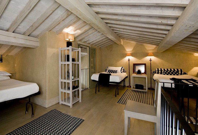 Tus003 - Villa surrounded by rolling hills, Tuscany
