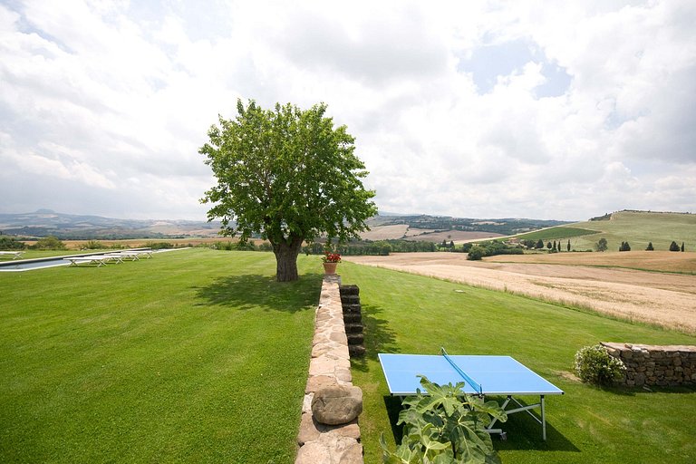 Tus003 - Villa surrounded by rolling hills, Tuscany