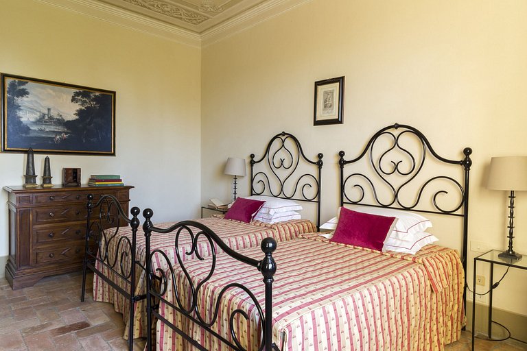Tus004 - Villa on top of a hill, Tuscany