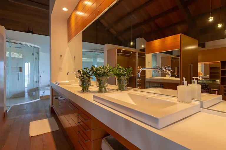 Flo003 - Magnífica residencia beira-mar de 7 quartos em Flor