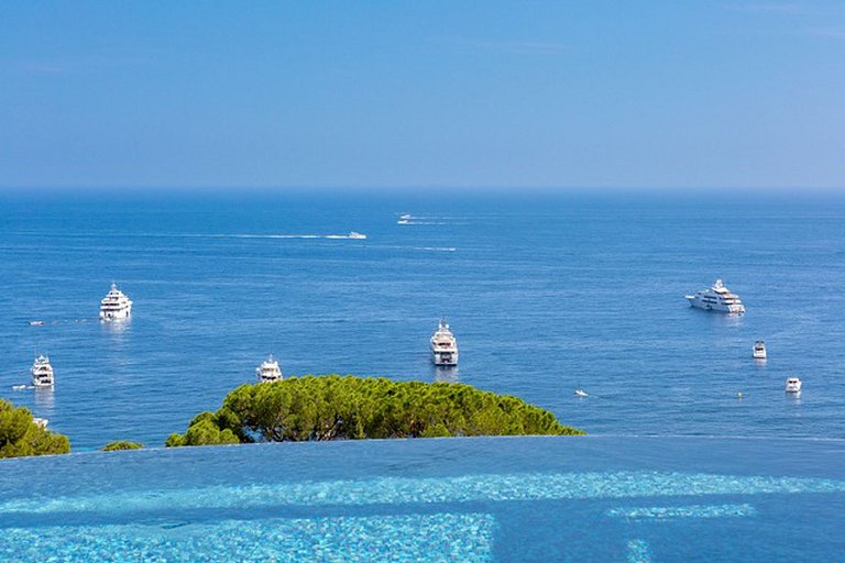 Azu005 - Villa overlooking the bay of Eze, French Riviera