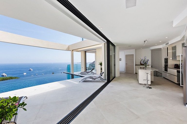 Azu005 - Villa overlooking the bay of Eze, French Riviera
