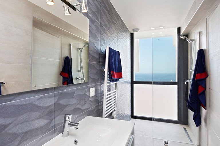 Azu005 - Villa overlooking the bay of Eze, French Riviera