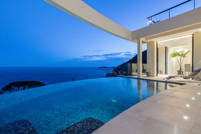 Azu005 - Villa overlooking the bay of Eze, French Riviera