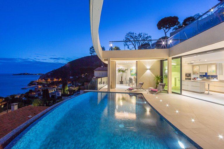 Azu005 - Villa overlooking the bay of Eze, French Riviera