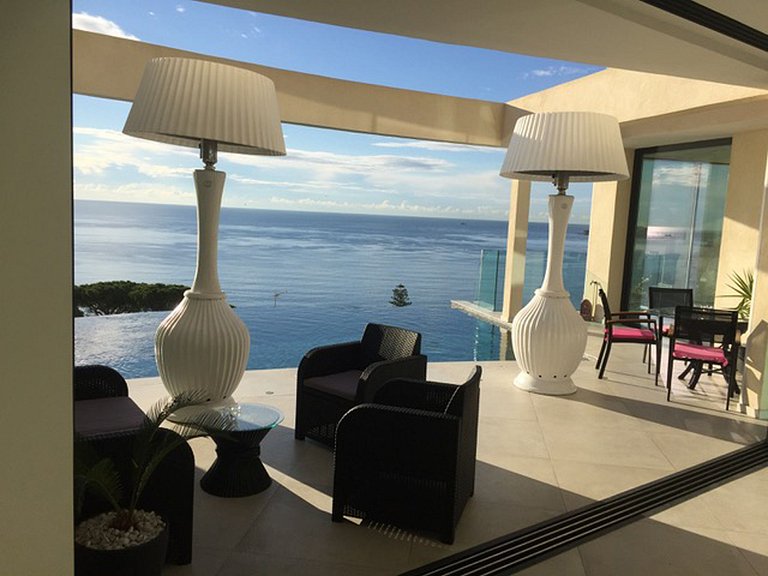 Azu005 - Villa overlooking the bay of Eze, French Riviera