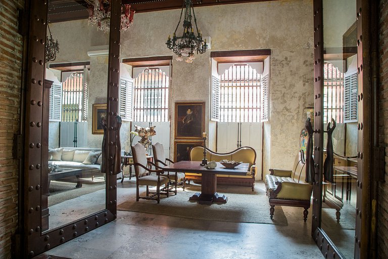 Car054 - Beautiful colonial house in the Old City, Cartagena