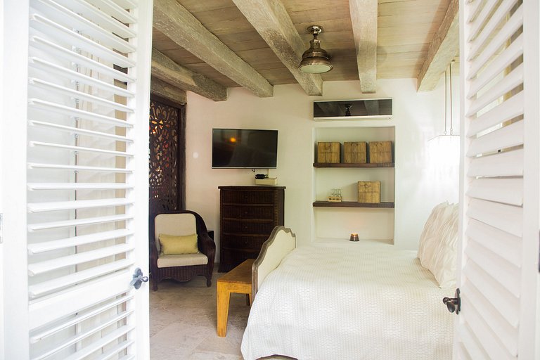 Car054 - Beautiful colonial house in the Old City, Cartagena