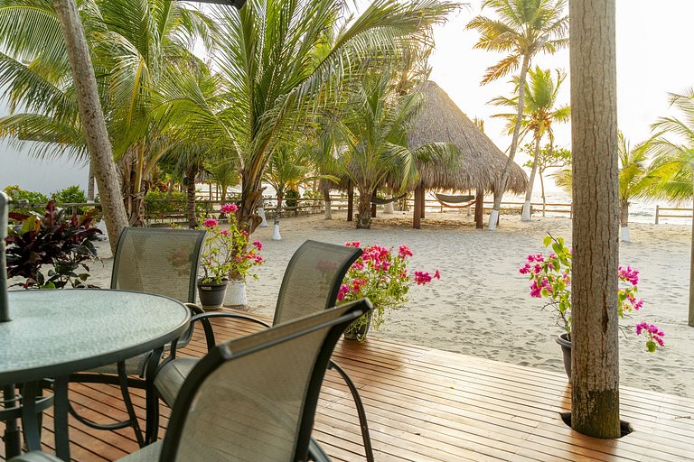 Tol002 - Beachfront villa with a pool in Tolú, Sucre