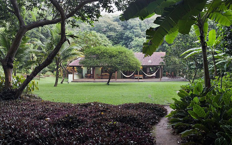 Ang037 - Beau villa en front de mer à Angra dos Reis