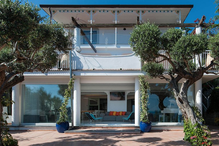 Cam009 - villa de três andares na costa de Sorrento, Campâni