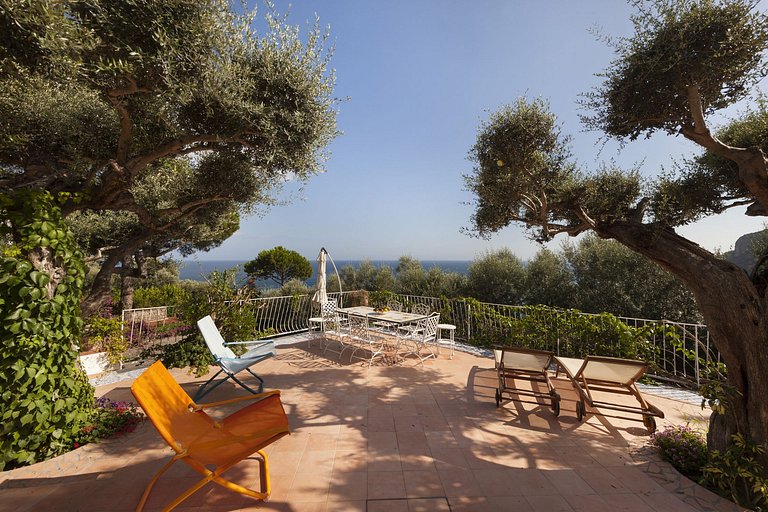 Cam009 - three-story villa on Sorrento Coast, Campania