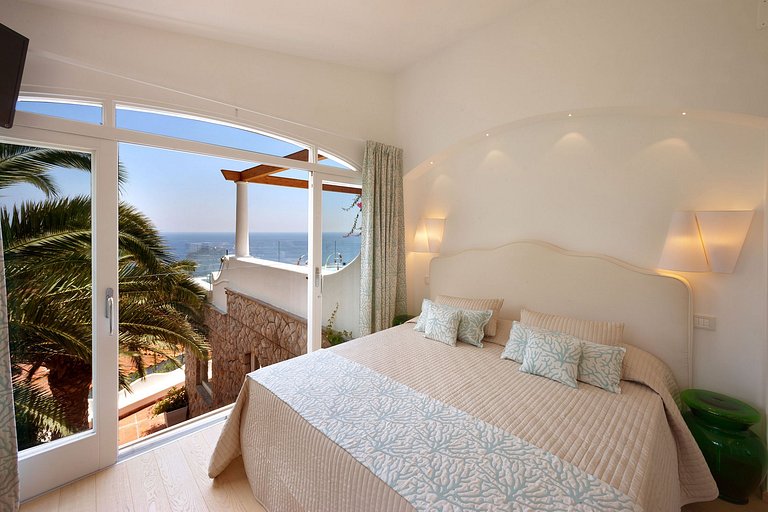 Cam007 - Modern villa, Sorrento Coast, Campania