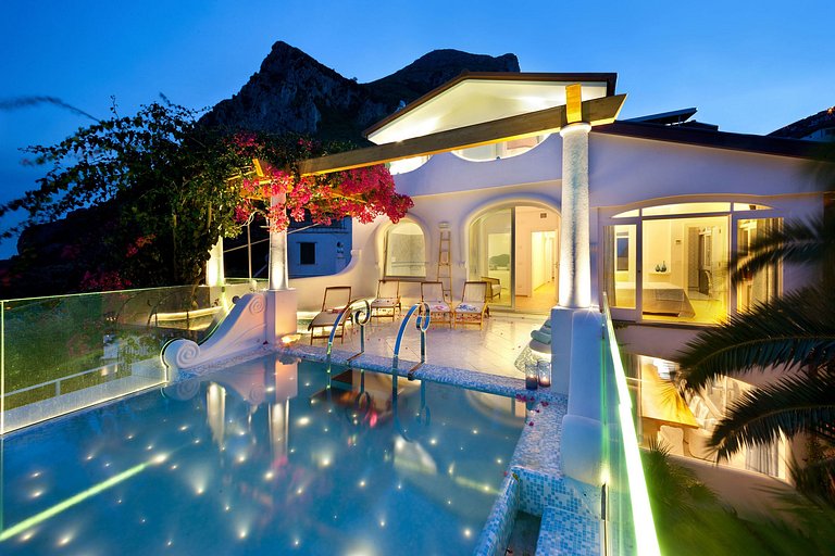 Cam007 - Villa moderna, Costa de Sorrento, Campânia