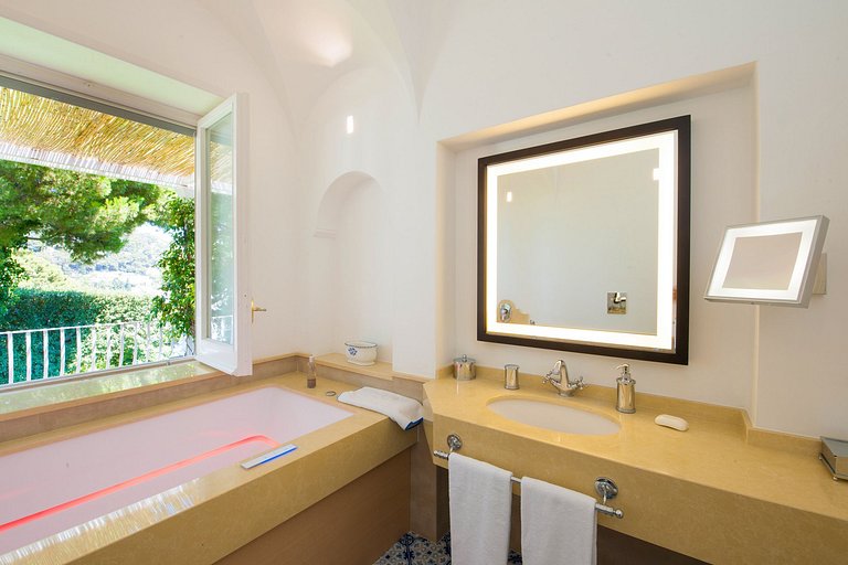 Cam015 - Villa on the island of Capri, Campania