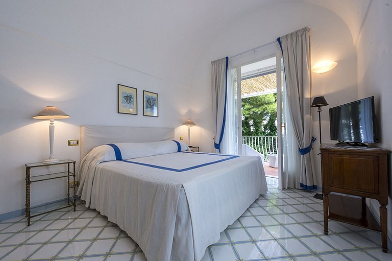 Cam015 - Villa on the island of Capri, Campania