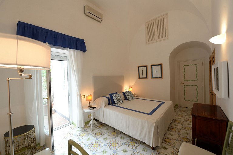 Cam015 - Villa on the island of Capri, Campania