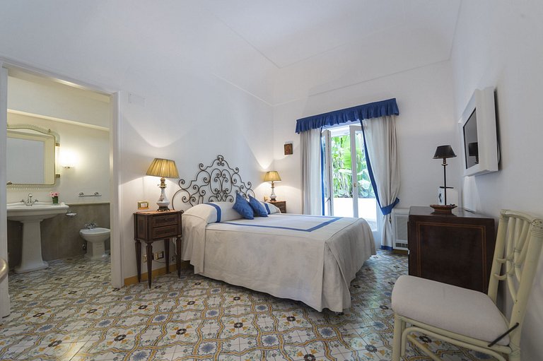 Cam015 - Villa on the island of Capri, Campania