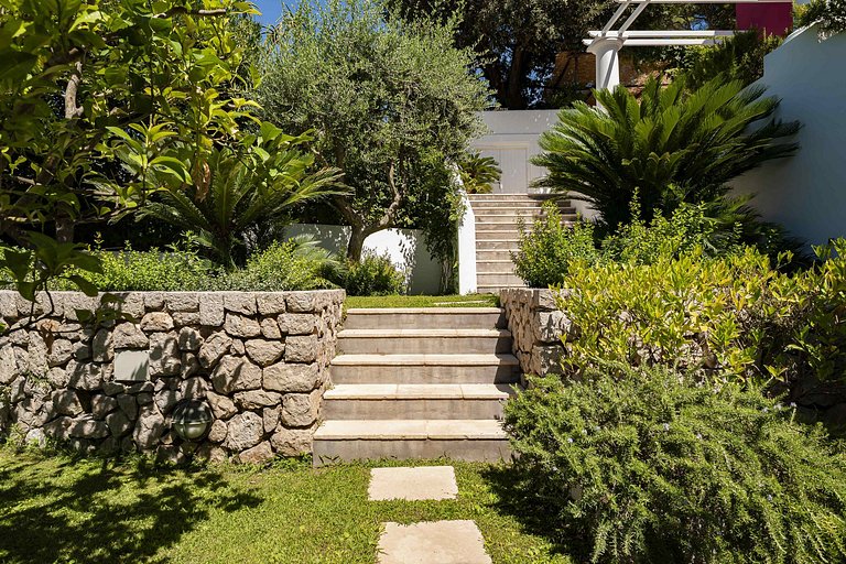 Cam013 - Villa in Capri town, Campania