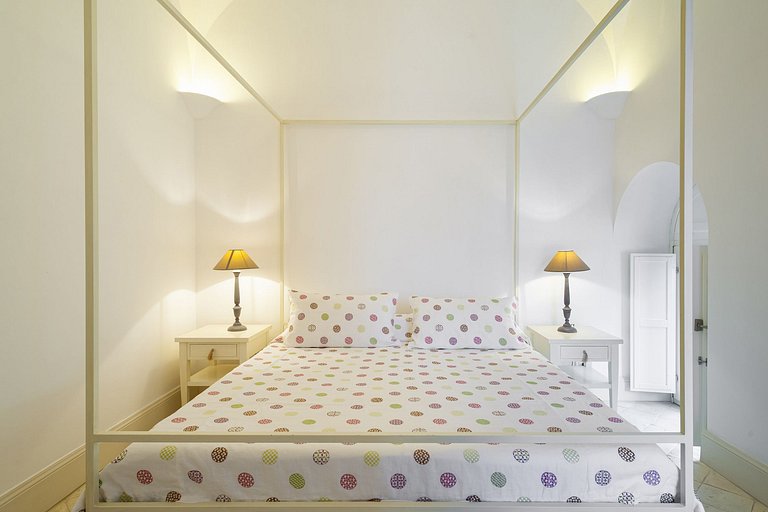 Cam013 - Villa in Capri town, Campania